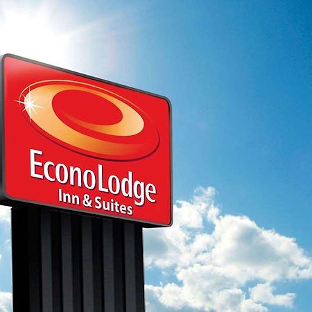 Econo Lodge Inn & Suites Pincher Creek Exterior foto