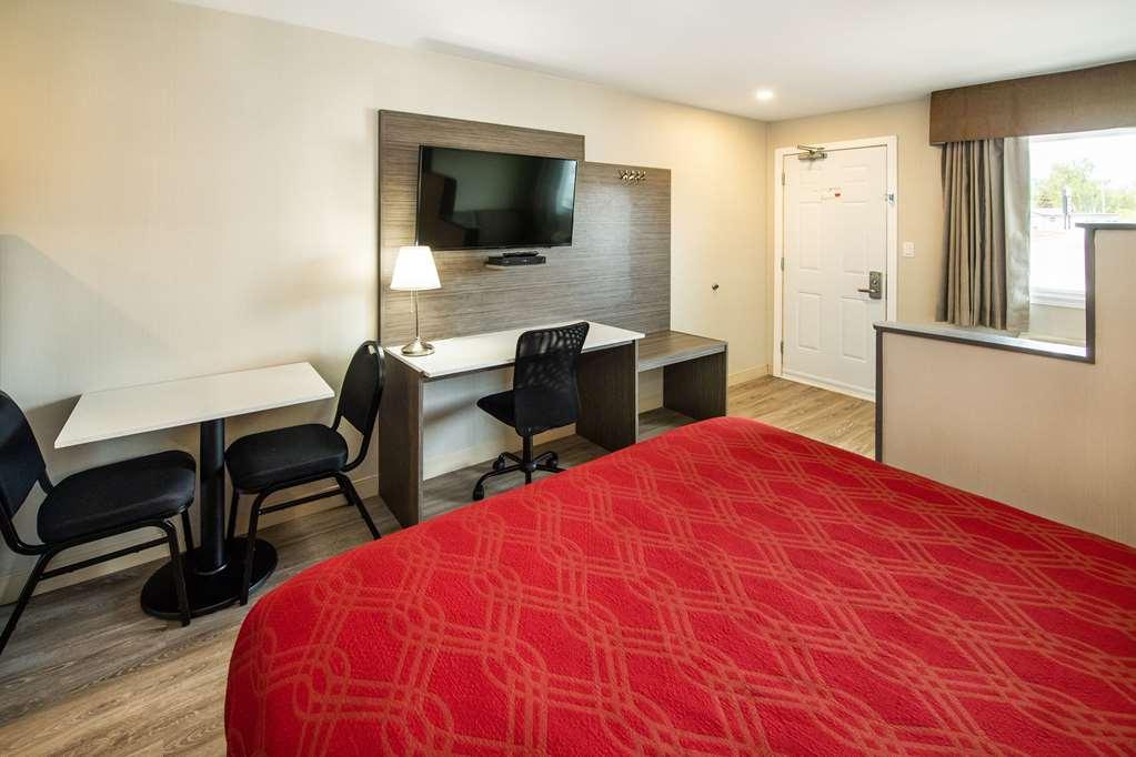 Econo Lodge Inn & Suites Pincher Creek Habitación foto