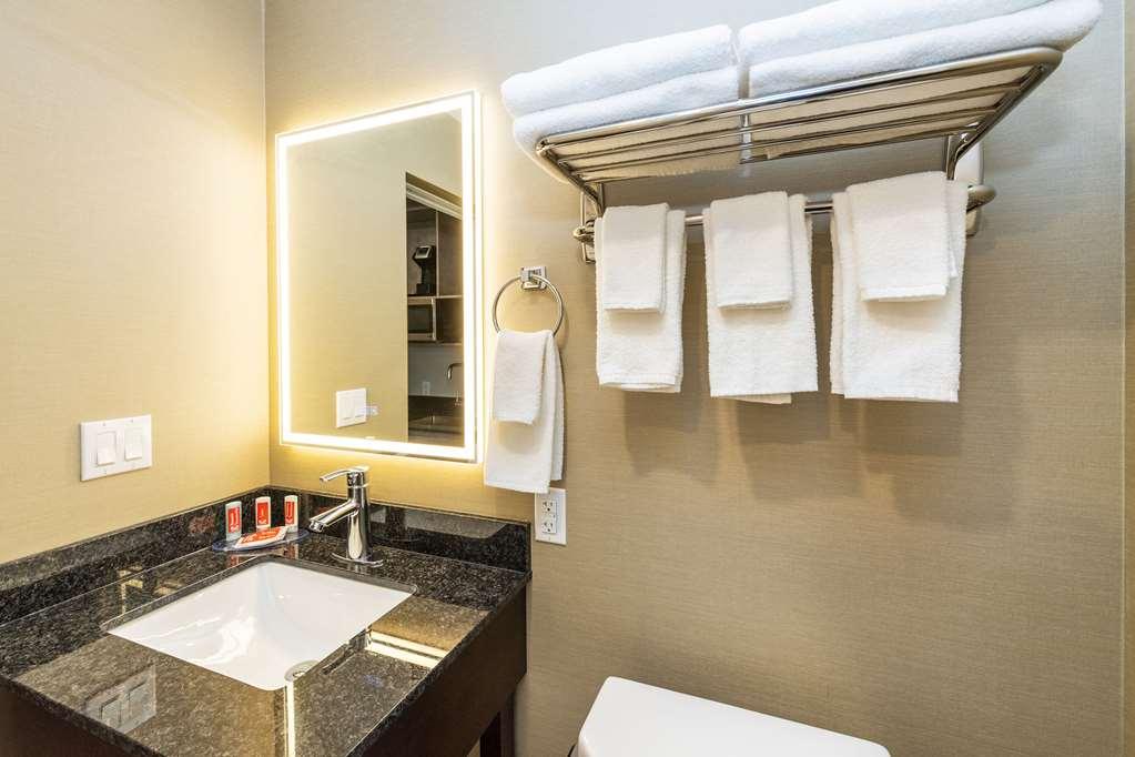 Econo Lodge Inn & Suites Pincher Creek Habitación foto