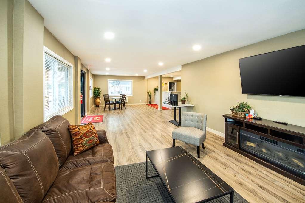 Econo Lodge Inn & Suites Pincher Creek Interior foto