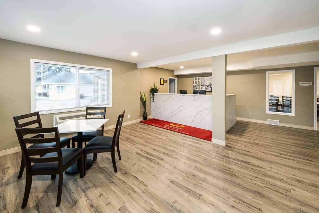 Econo Lodge Inn & Suites Pincher Creek Interior foto