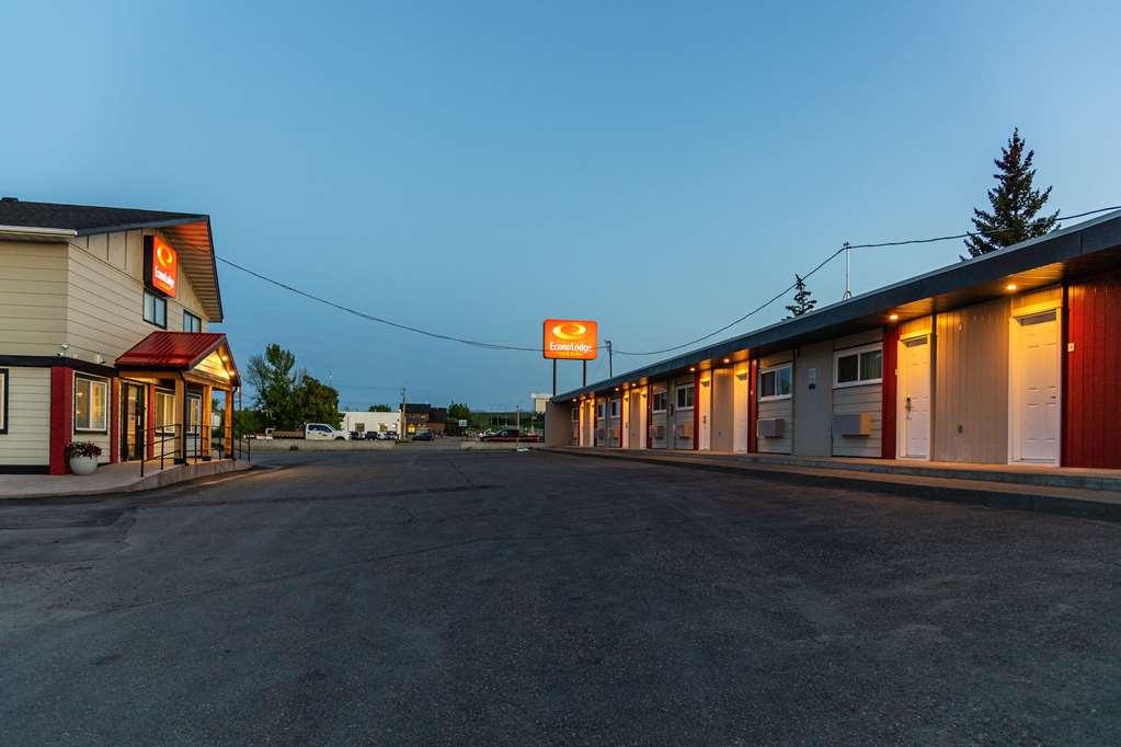 Econo Lodge Inn & Suites Pincher Creek Exterior foto