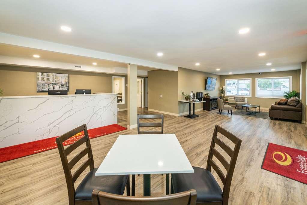 Econo Lodge Inn & Suites Pincher Creek Interior foto